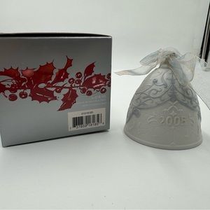 2005 Lladro Christmas bell in mint/new condition with original box.